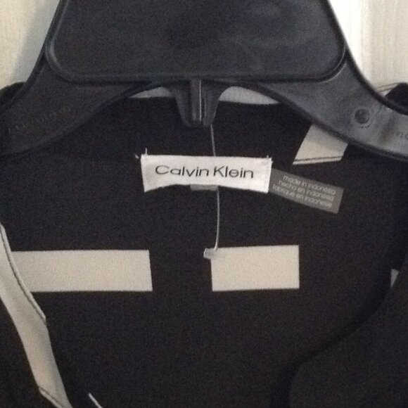 Calvin Klein "L" Bold print blouse, Chic, trending, BOLD Printed, split neckline - Picture 5 of 5